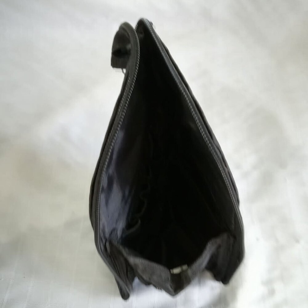 Triangular vintage nylon case for artist supplies with various sections + bonus